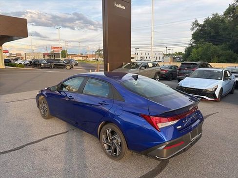 Used 2025 Hyundai Elantra SEL FWD image 3