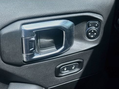 Used 2023 Jeep Wrangler Unlimited Sahara w/ Cold Weather Group AWD/4WD image 19