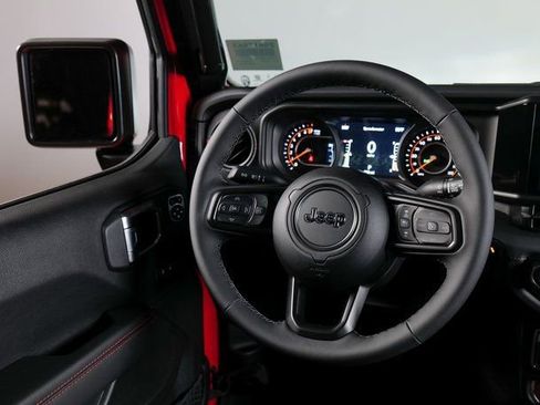 Used 2025 Jeep Gladiator Rubicon w/ Convenience Group image 12