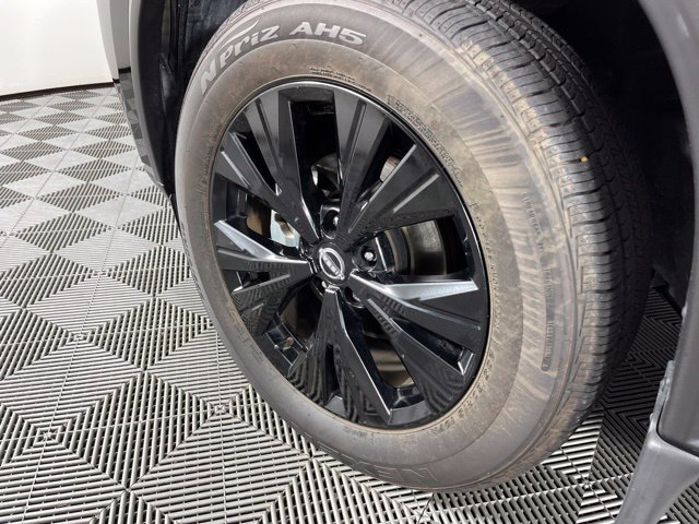 Used 2023 Nissan Rogue SV w/ SV Premium B Package FWD image 14