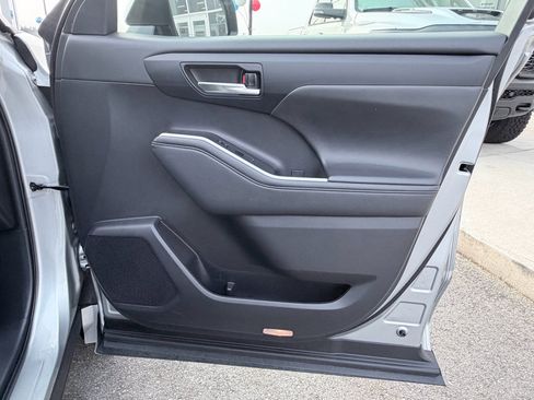 Used 2021 Toyota Highlander XLE image 29