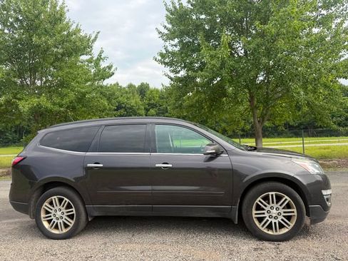 Used 2015 Chevrolet Traverse LT w/ Style and Technology Package FWD image 5