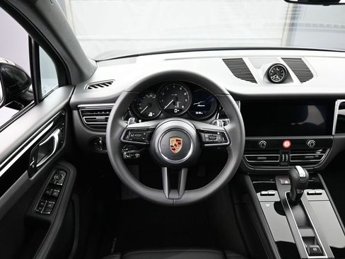 New 2026 Porsche Macan image 17
