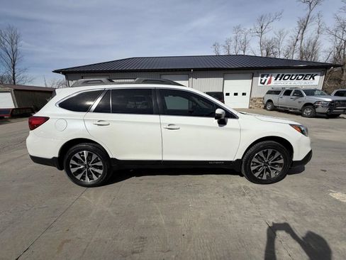 Used 2017 Subaru Outback 3.6R Limited image 4