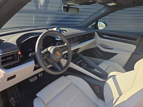 New 2026 Porsche Macan 4S Electric image 4