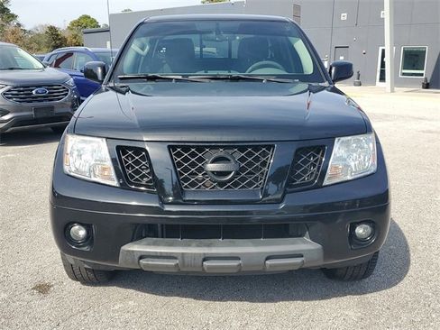 Used 2020 Nissan Frontier SV w/ Midnight Edition Floor Mats image 6