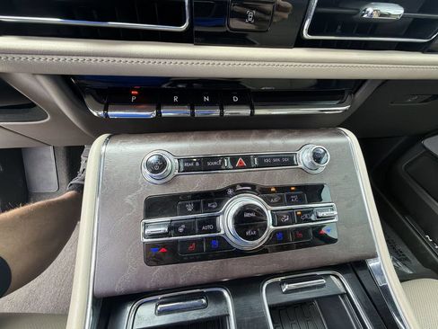 Used 2023 Lincoln Aviator Reserve w/ Equipment Group 201A AWD/4WD image 19