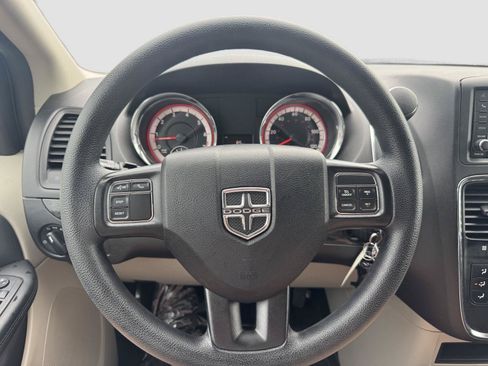 Used 2019 Dodge Grand Caravan SE w/ UConnect Hands-Free Group FWD image 14