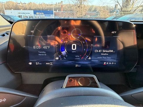 Used 2025 Chevrolet Traverse RS image 23