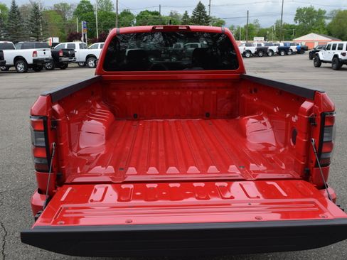 Used 2024 Nissan Frontier SV image 5