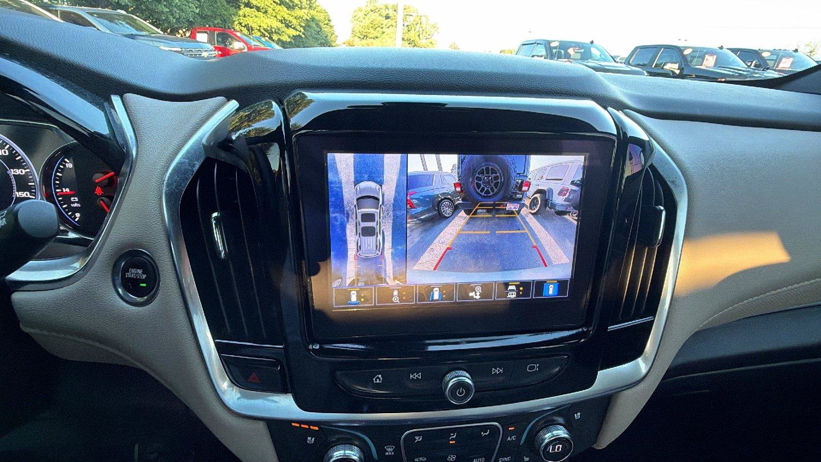 Used 2023 Chevrolet Traverse Premier FWD image 37