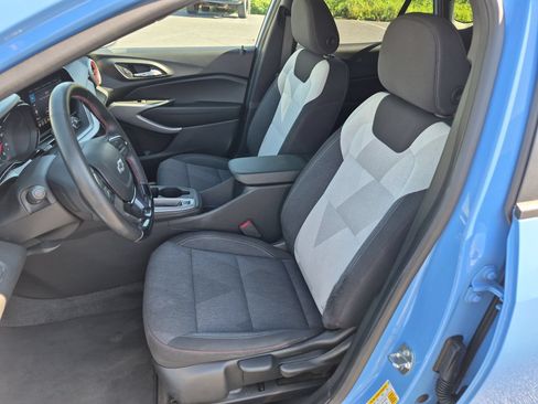 Certified 2024 Chevrolet Trax RS w/ Sunroof Package FWD image 20
