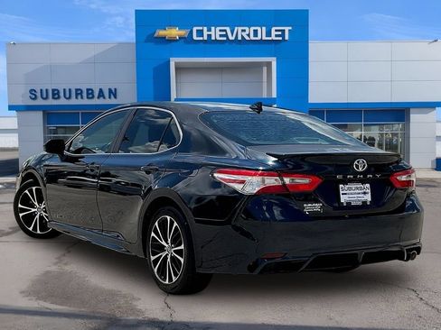 Used 2019 Toyota Camry SE FWD image 3