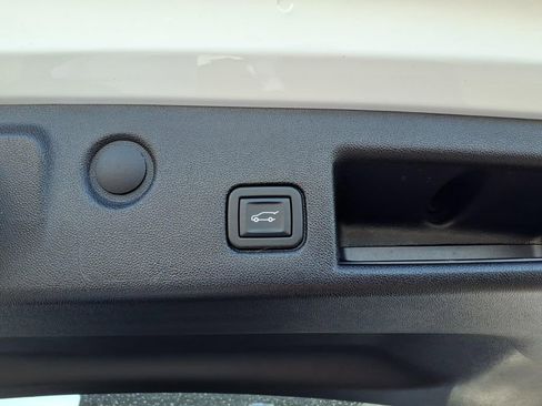 Used 2023 Chevrolet Equinox LT w/ Driver Convenience Package AWD/4WD image 24