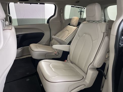 Used 2019 Chrysler Pacifica Limited FWD image 21