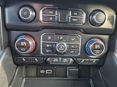 Used 2024 Chevrolet Tahoe Z71 image 18