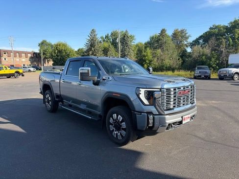 Used 2024 GMC Sierra 3500 Denali w/ Denali Reserve Package AWD/4WD image 3