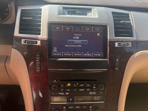 Used 2013 Cadillac Escalade ESV Premium image 43