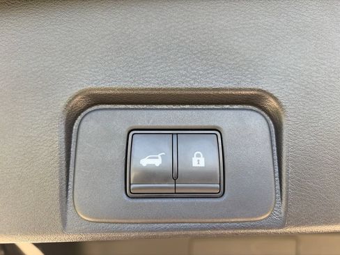 Used 2024 Nissan Rogue SV AWD/4WD image 49