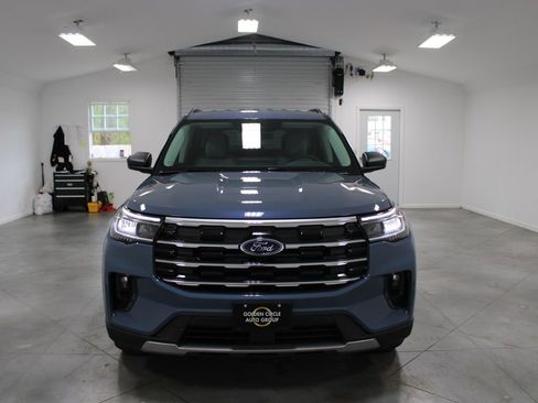 New 2026 Ford Explorer Active RWD image 2