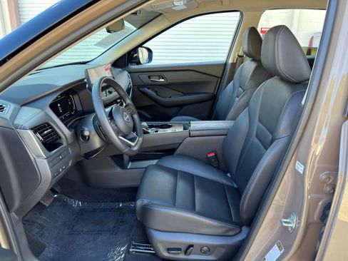Used 2024 Nissan Rogue SL FWD image 15