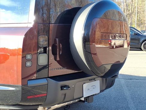 New 2026 Land Rover Defender 130 X-Dynamic SE image 19