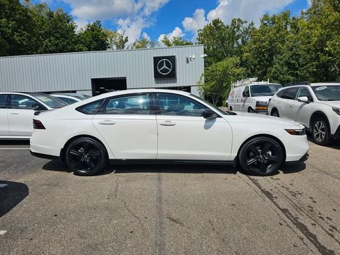Used 2024 Honda Accord Sport image 3