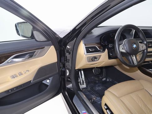 Used 2020 BMW 745e xDrive image 61