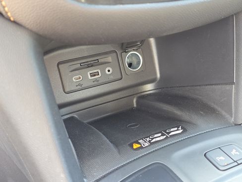 Used 2024 Chevrolet Equinox Premier FWD image 27