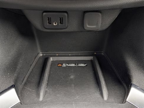 Used 2023 Chevrolet Traverse LT FWD image 29