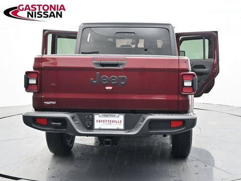 Used 2022 Jeep Gladiator Sport image 42