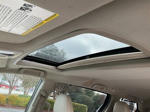 Used 2014 Toyota Sienna XLE image 9