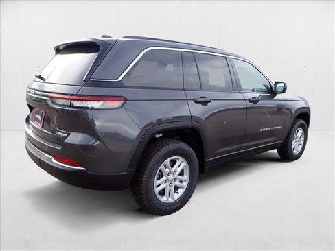 New 2025 Jeep Grand Cherokee Laredo w/ Luxury Tech Group I image 4