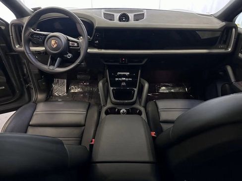 Used 2024 Porsche Cayenne Coupe image 16