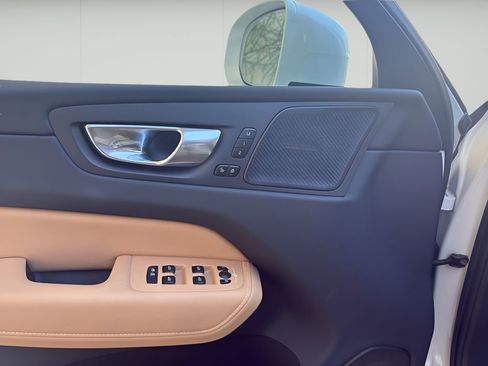 Used 2023 Volvo XC60 B5 Ultimate w/ Protection Package Premier image 13