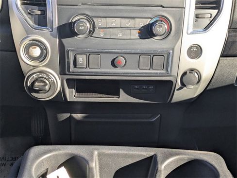 Used 2019 Nissan Titan SV image 18