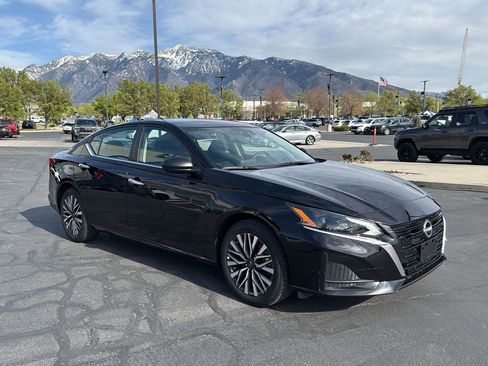 Used 2025 Nissan Altima 2.5 SV image 4