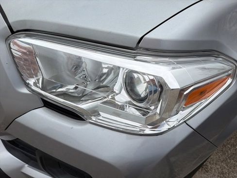 Used 2021 Toyota Tacoma SR w/ SR Convenience Package image 8