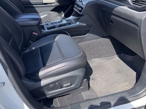 Used 2021 Ford Explorer XLT w/ Equipment Group 202A image 5