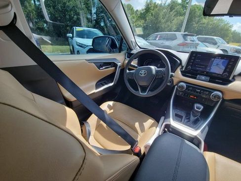 Used 2019 Toyota RAV4 Limited w/ Cold Weather Package FWD image 7