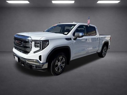 Used 2025 GMC Sierra 1500 SLT RWD image 4