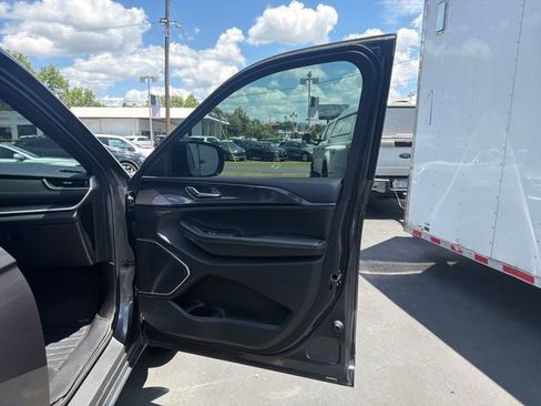 Used 2021 Jeep Grand Cherokee L Laredo AWD/4WD image 23