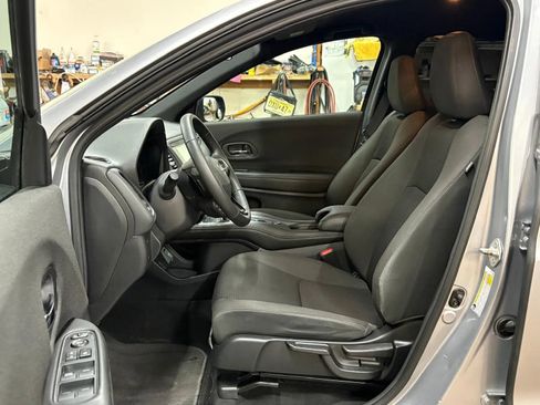 Used 2020 Honda HR-V Sport image 14