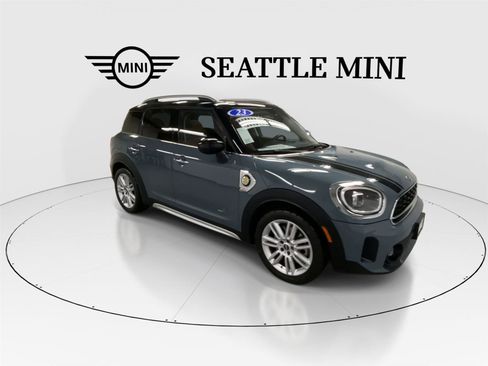 Used 2023 MINI Cooper Countryman SE w/ Storage Package image 2