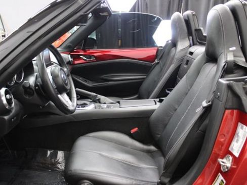 Used 2022 MAZDA MX-5 Miata Grand Touring w/ Weather Package RWD image 9