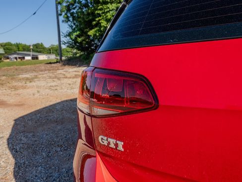 Used 2015 Volkswagen GTI SE FWD image 10
