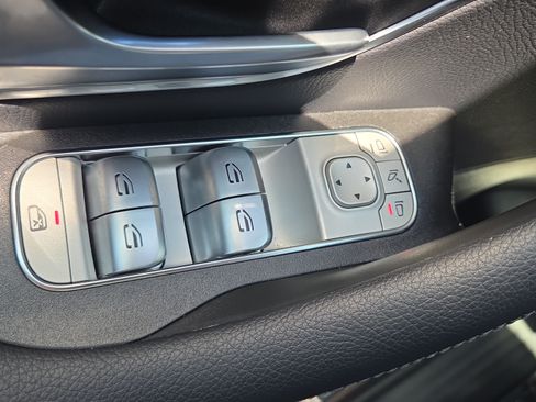 Certified 2026 Mercedes-Benz GLS 450 4MATIC image 32