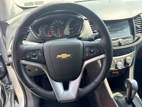 Used 2017 Chevrolet Trax LT w/ LT Convenience Package AWD/4WD image 20