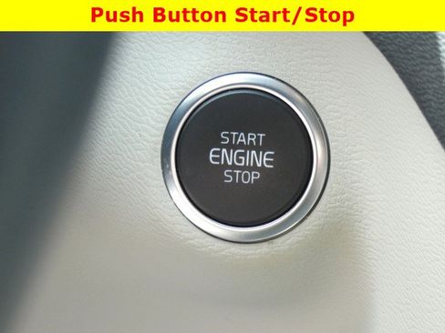 Used 2020 Volvo XC40 T4 Momentum FWD image 21