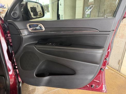 Used 2017 Jeep Grand Cherokee Limited AWD/4WD image 29